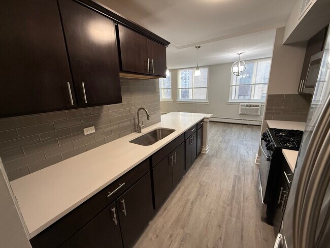 5800 N Sheridan Rd in Chicago, IL - Building Photo - Building Photo