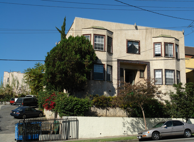 131 N Alvarado St in Los Angeles, CA - Foto de edificio - Building Photo