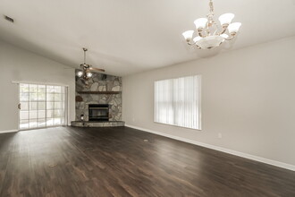 1060 Covington St in Oviedo, FL - Building Photo - Building Photo