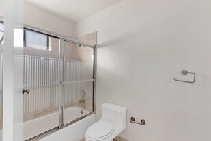 5137 Chimineas Ave in Los Angeles, CA - Building Photo