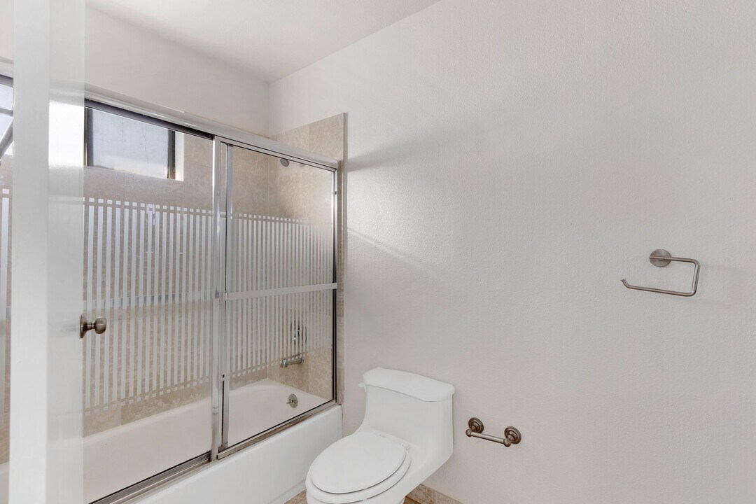 5137 Chimineas Ave in Los Angeles, CA - Building Photo