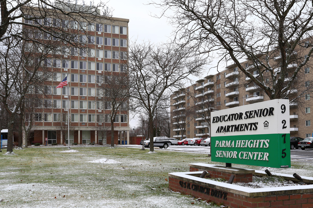 Educators Apartments in Cleveland, OH - Foto de edificio