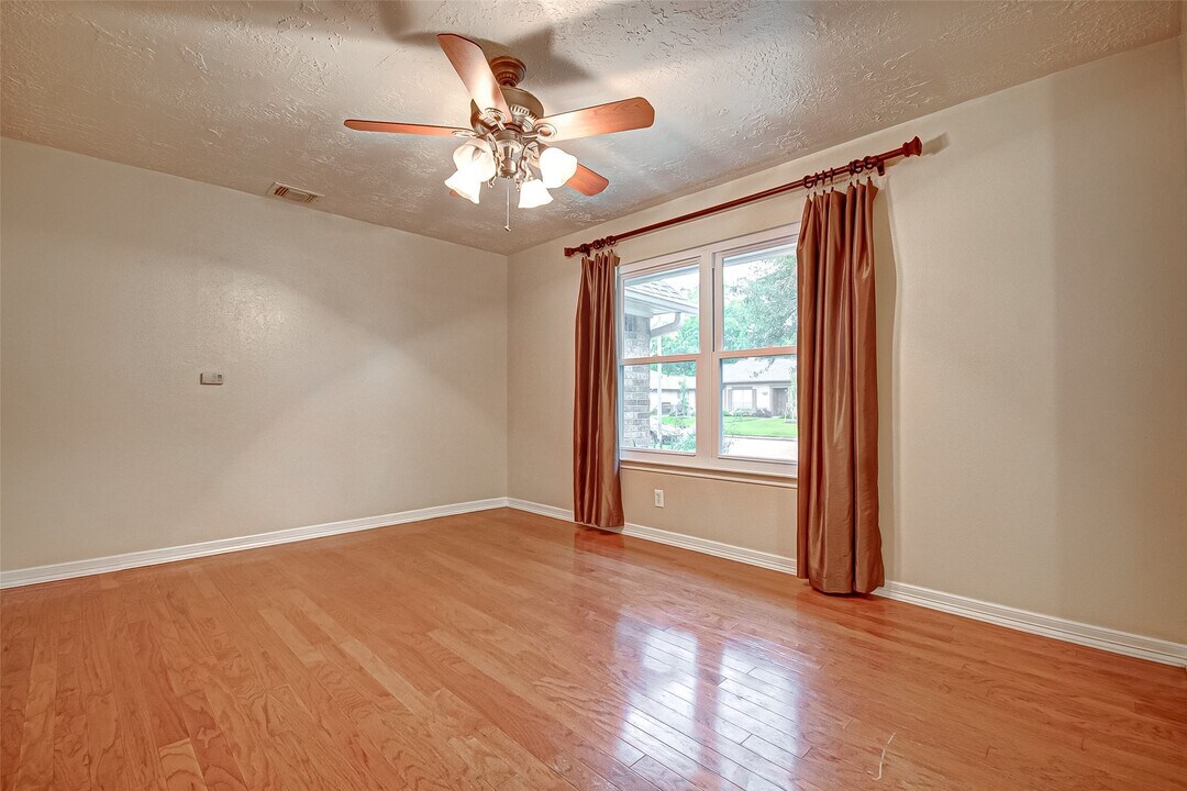 9623 Philmont Dr in Houston, TX - Building Photo