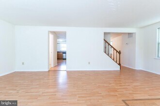 12136 Bentridge Pl in Potomac, MD - Foto de edificio - Building Photo