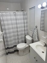 11480 SW 55th St, Unit Upstairs Apartment in Miami, FL - Building Photo