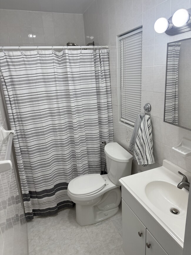 11480 SW 55th St, Unit Upstairs Apartment