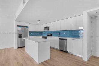 16955 SW 100th Ave in Miami, FL - Building Photo - Building Photo