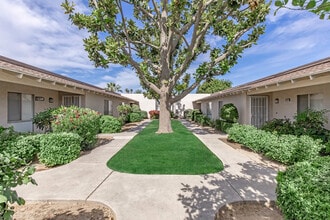 Stockdale Garden Villas in Bakersfield, CA - Foto de edificio - Building Photo