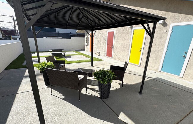 615 S 10th St, Unit A in Las Vegas, NV - Foto de edificio - Building Photo