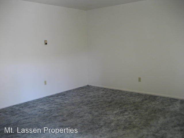 930 Paiute Ln in Susanville, CA - Foto de edificio - Building Photo