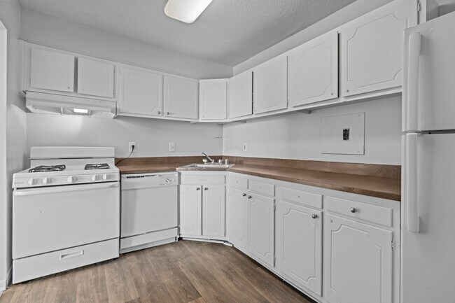 Waterford Tower in Silver Spring, MD - Foto de edificio - Interior Photo