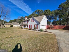 611 Lora Smith Rd in Newnan, GA - Building Photo - Building Photo