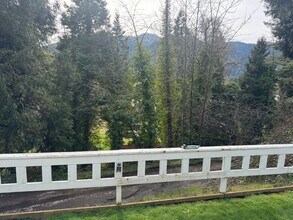 48471 E 2nd St in Oakridge, OR - Building Photo - Building Photo