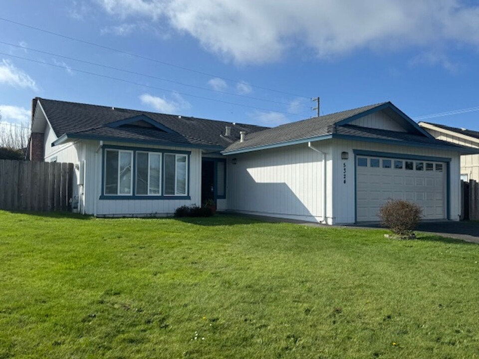 5324 Pinecrest Ct in Eureka, CA - Building Photo