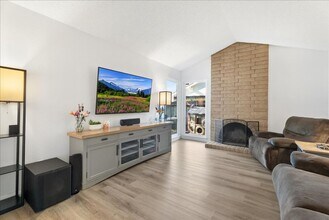 8077 Cornerstone Way in Citrus Heights, CA - Building Photo - Building Photo