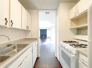 3431 N Hills Dr in Austin, TX - Building Photo - Building Photo