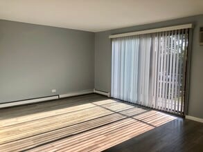 624 W 65th St in Westmont, IL - Building Photo - Building Photo