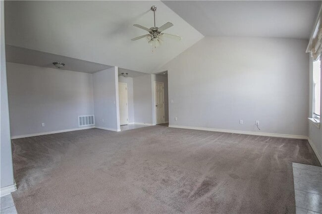 325 Washburn Dr in Pea Ridge, AR - Foto de edificio - Building Photo