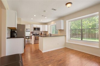 1003 Walter Ct in Pflugerville, TX - Foto de edificio - Building Photo