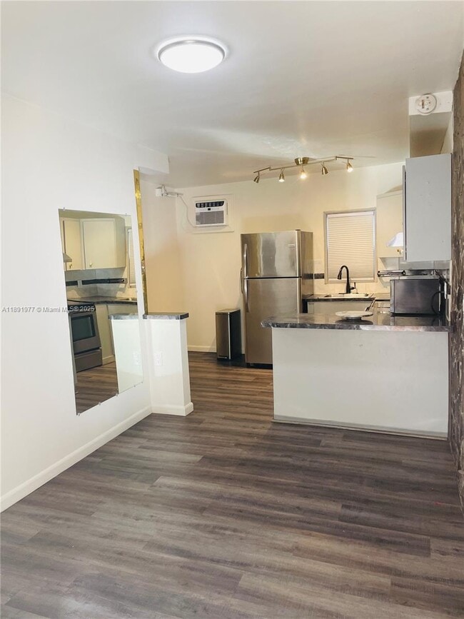 1115 N 22nd Ave in Hollywood, FL - Foto de edificio - Building Photo