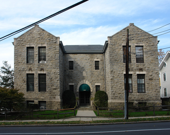 1085 Boston Post Rd in Rye, NY - Building Photo - Building Photo