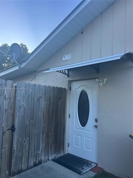 4617 Navarre Ave in Sebring, FL - Foto de edificio - Building Photo