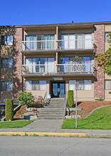 Maple Court in Maple Ridge, BC - Building Photo - Building Photo
