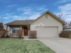 4016 Fairoaks Dr in Franklin, IN - Building Photo