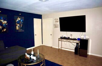 5715 Hirondel in Houston, TX - Building Photo - Building Photo