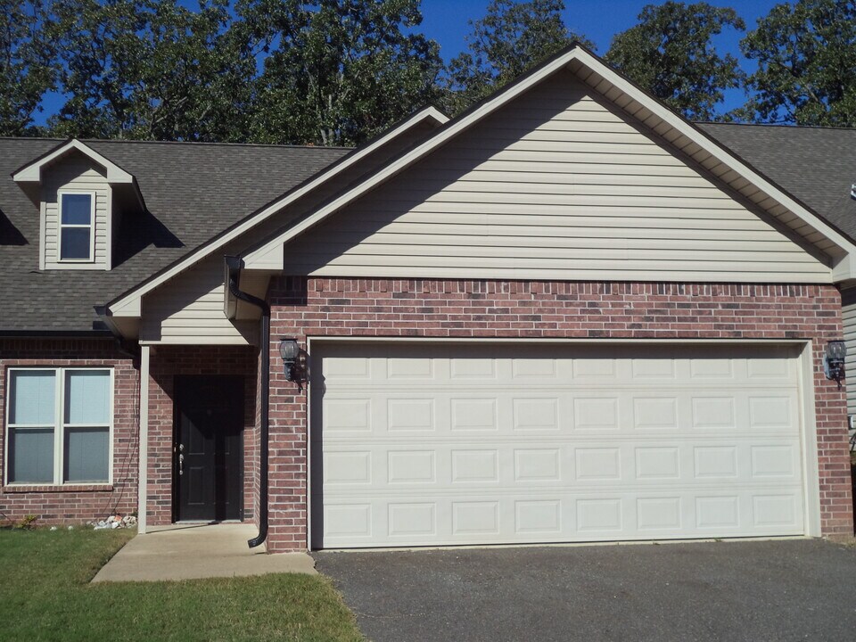 113 Shadow Peak Ln in Hot Springs National Park, AR - Foto de edificio