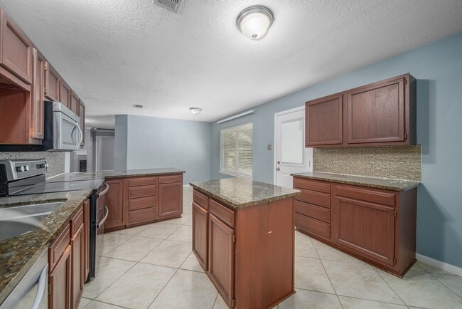 327 Chateau Woods Pkwy Dr