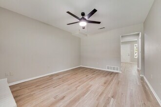 105 Wildwood Ct in Grapevine, TX - Foto de edificio - Building Photo