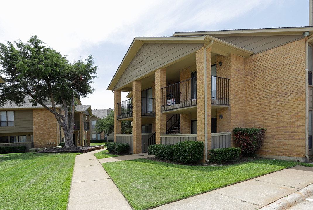 Dove Creek Villas in Grapevine, TX - Building Photo