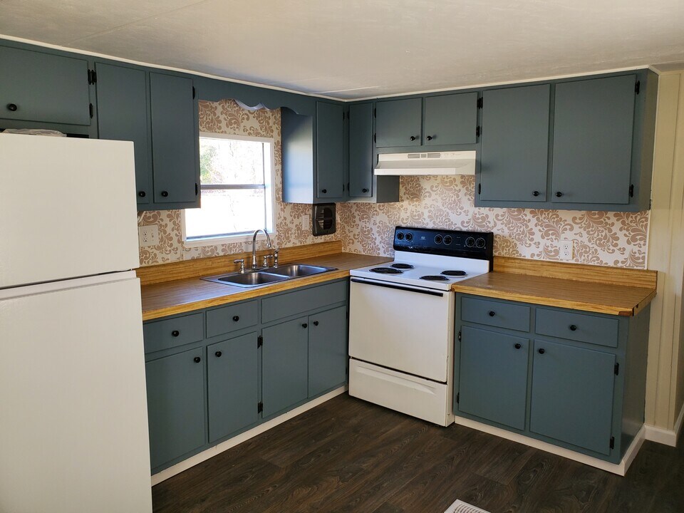 1000 Aaron Ln in Jacksonville, NC - Building Photo