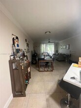 8363 Lake Dr in Doral, FL - Building Photo - Building Photo