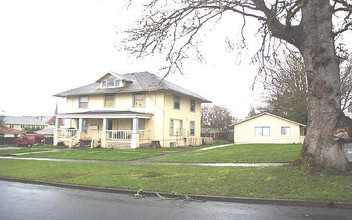 1819 Birch St in Forest Grove, OR - Foto de edificio - Building Photo