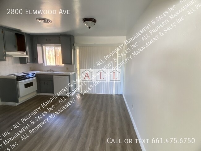 2800 Elmwood Ave in Bakersfield, CA - Building Photo - Building Photo