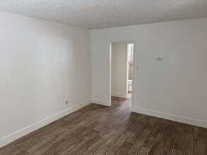 2517 E Cedar Ave in Las Vegas, NV - Building Photo - Building Photo