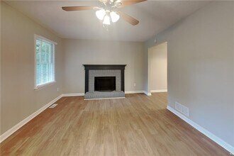 65 Bridge Dr in Douglasville, GA - Building Photo - Building Photo