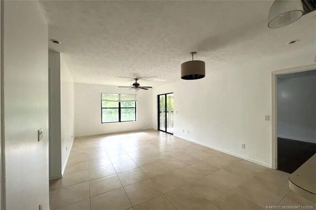 6543 SE Federal Hwy in Stuart, FL - Building Photo - Building Photo