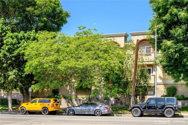 7045 Woodley Ave in Los Angeles, CA - Building Photo - Building Photo