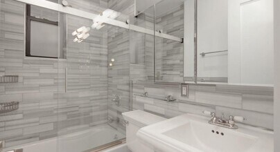 219 E 23rd St, Unit 12 in New York, NY - Foto de edificio - Building Photo