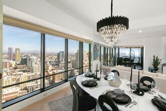 200 Harbor Dr, Unit Harbor Club in San Diego, CA - Foto de edificio - Building Photo