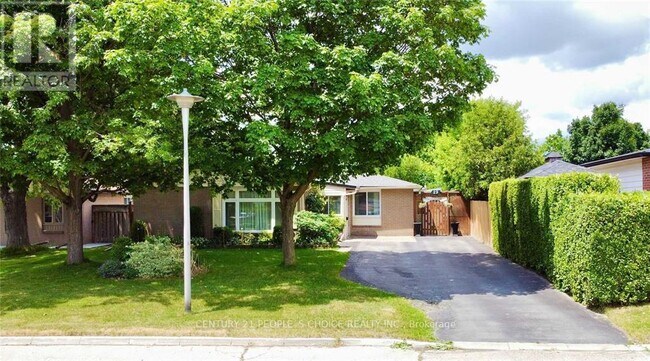 29 Flavian Crescent in Brampton, ON - Building Photo - Building Photo