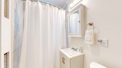 169 Kent St, Unit 3 in Brookline, MA - Building Photo - Building Photo
