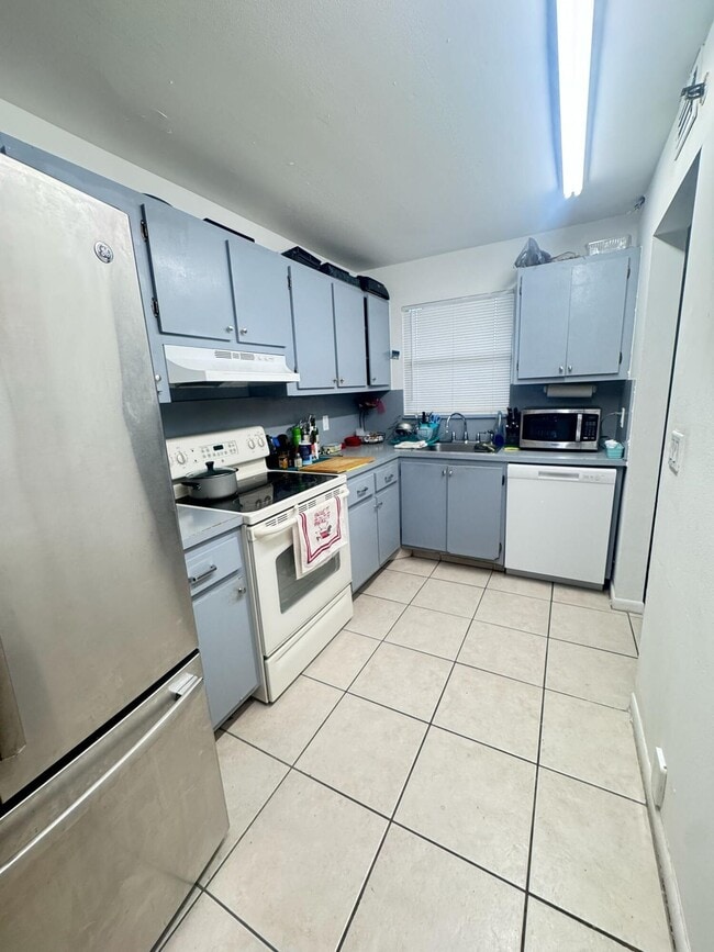 4640 Lucerne Lakes Blvd W in Greenacres, FL - Building Photo - Building Photo