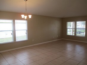 2438 Tyson Lake Dr in Jacksonville, FL - Foto de edificio - Building Photo