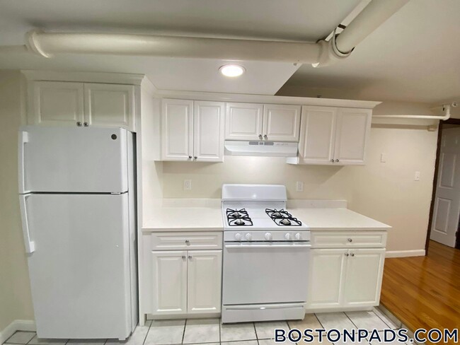 171 Hemenway St, Unit B2 in Boston, MA - Foto de edificio - Building Photo