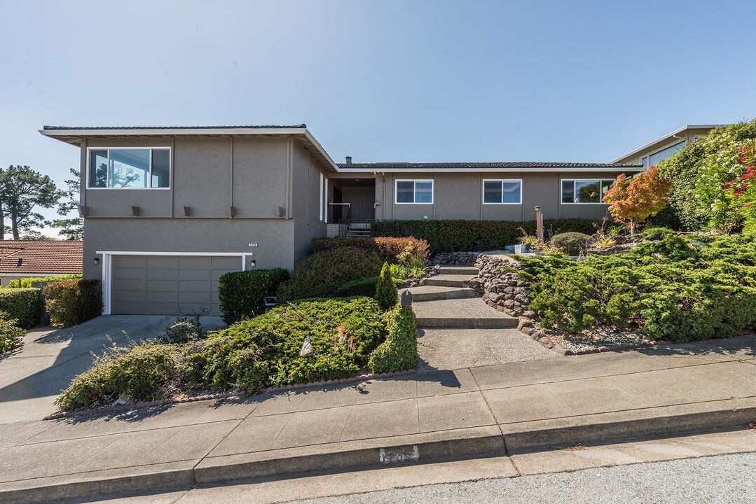 1275 Lasuen Ct in Millbrae, CA - Building Photo