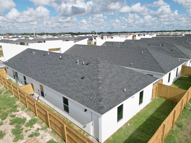 404 N Alexandrite Ave in Edinburg, TX - Building Photo - Building Photo